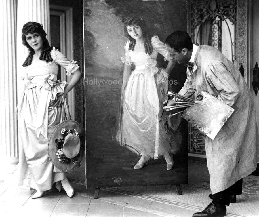 Mary Pickford 1919 WM.jpg